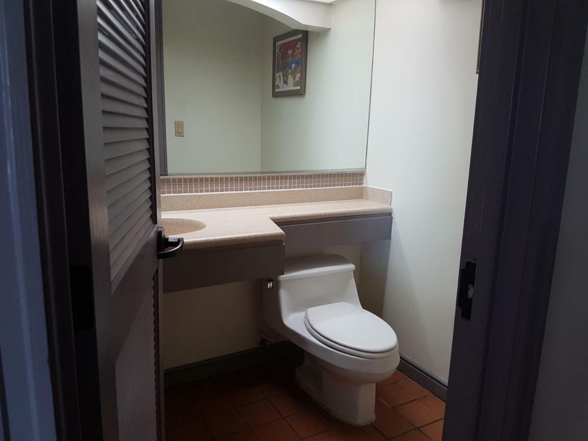 Hotel Santa Fe Tamuning Extérieur photo